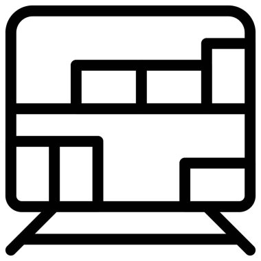 Temel ihtiyaçlar için birden fazla rafı olan bir komodin.