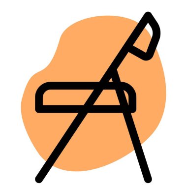 Katlanabilir kamp sandalyesi genelde dışarıda kullanılır. .