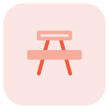 Tatillerde sıklıkla kullanılan taşınabilir piknik masası