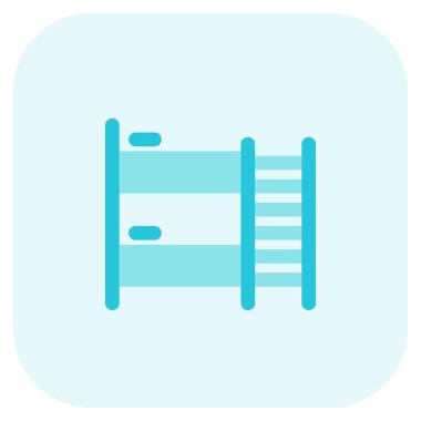 Ranzada merdiveni olan boş bir ranza .