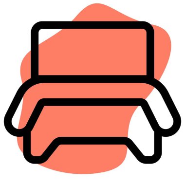 Yatağı ve battaniyesi olan tahta bir yatak..