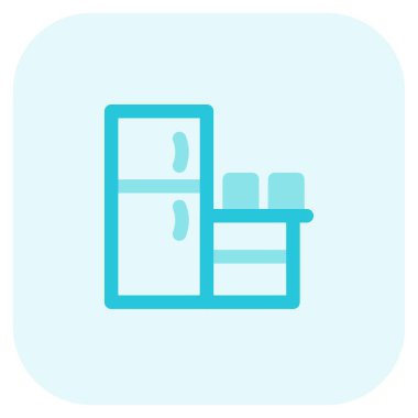 Mutfak kileri buzdolabı ve raflardan oluşur.