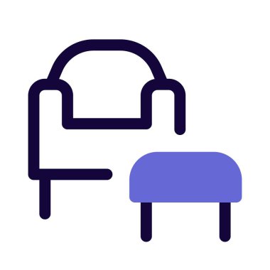 Yumuşak ayaklı minderli koltuk.