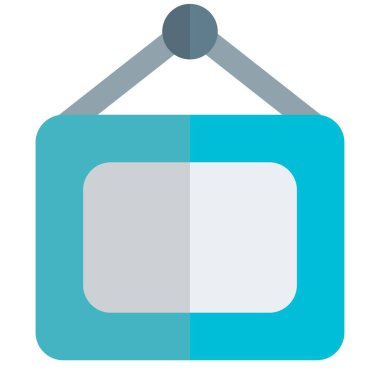 Duvara monte edilmiş eski resim çerçevesi.