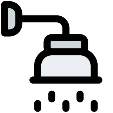 Duvara monte edilmiş baş duşu ve akan su.