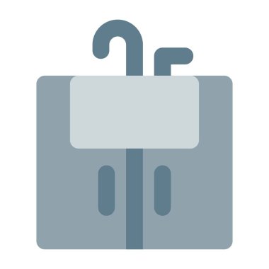 Geniş çiftlik evi musluklu lavabo dolabı.