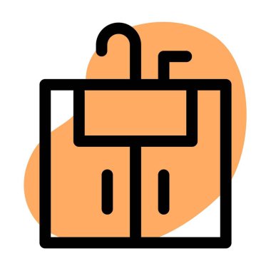 Geniş çiftlik evi musluklu lavabo dolabı.