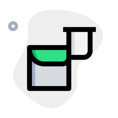 Su tankı olan tipik sifon tuvaleti.