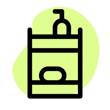 Banyo malzemelerini tutan monte edilmiş duş taşıyıcısı..