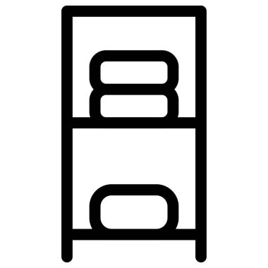 Tahta banyo rafında saklanmış havlular..