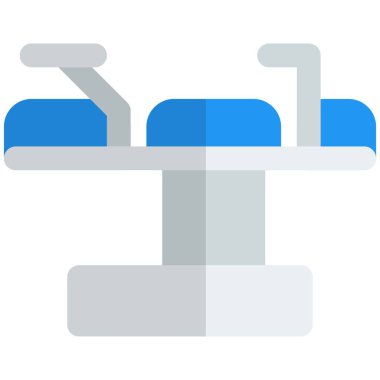 Operasyonda kullanılan ergonomik tablo.