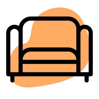 Yastıklı kanepe dinlenmek için kullanılıyor.