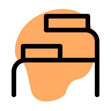 Yatağa giren hastayı desteklemek için, çift ayak paslaşması.