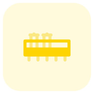 Yan destekli duvar sabitlenmiş raf tahtası.