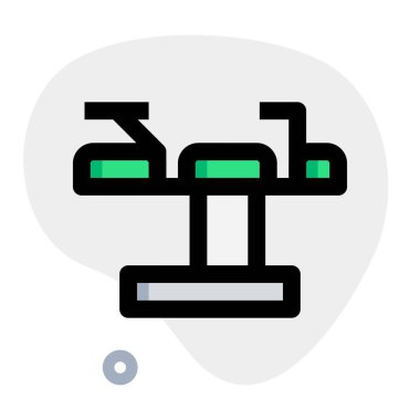 Operasyonda kullanılan ergonomik tablo.