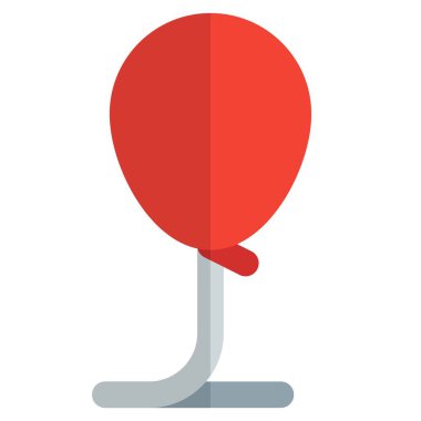 Tüm oda dekoratif lambayla aydınlatılmış..