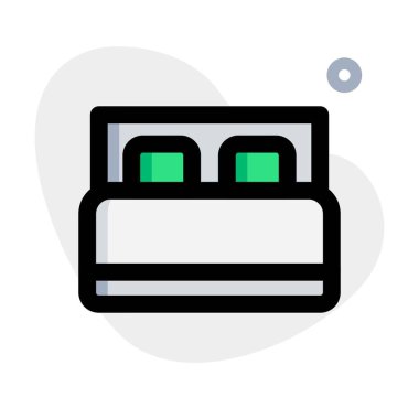 Dinlenme odasında büyük bir yatak..