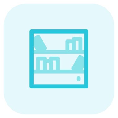 Kitapları saklamak için geniş kitaplık.