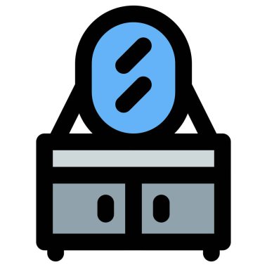 Mobilyaların şık aynaları var..