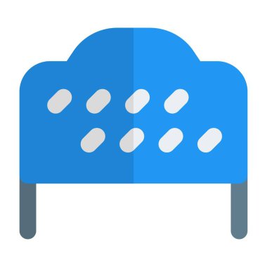 Oda dekorasyonu için döşenmiş yatak başlığı.