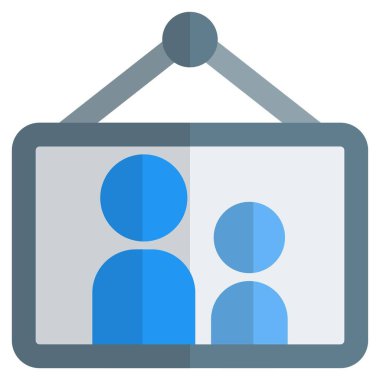 Fotoğraf çerçevesi duvarda hatıra olarak asılı..