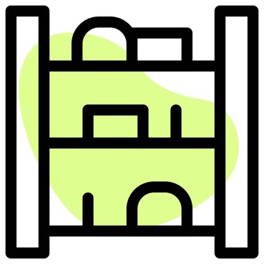 Salon dekorasyonu için tasarlanmış uzun tahta raflar..