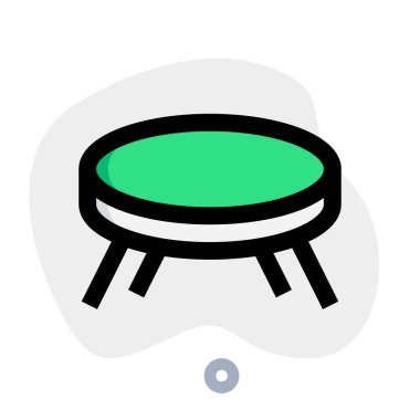 Oturma odası için küçük, alçak bir masa.