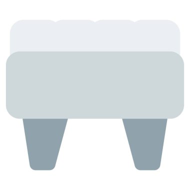 Dinlenme odasındaki kanepede rahat bir çift.