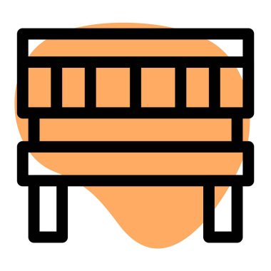 Açık hava kullanımı için şık ahşap bank.