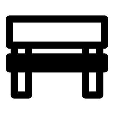 Arka bahçesinde uzun koltuklu antika bank..