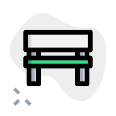 Arka bahçesinde uzun koltuklu antika bank..