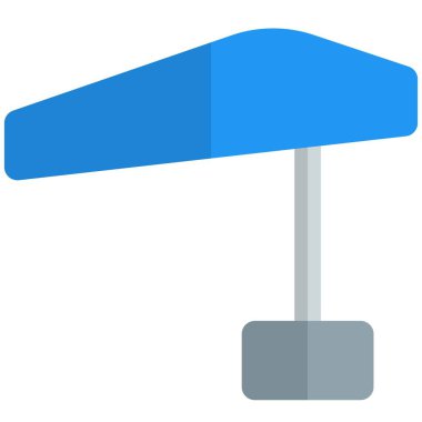 Gölge sağlamak için kullanılan uzun şemsiye.