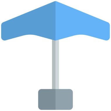 Büyük ölçekli şemsiye stantta asılı..