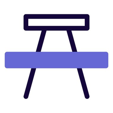 Açık hava yemek için üstü açık piknik masası.