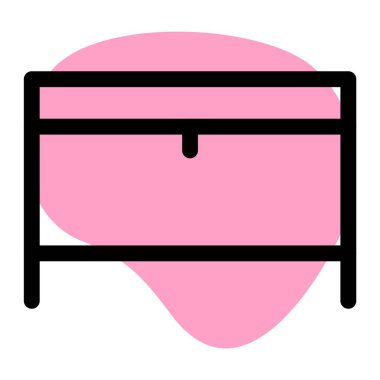 Depolama için kullanılan geniş metal sandık