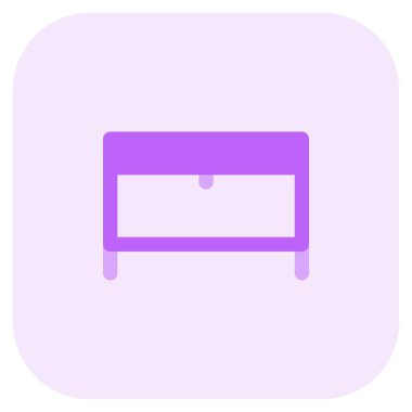 Depolama için kullanılan geniş metal sandık