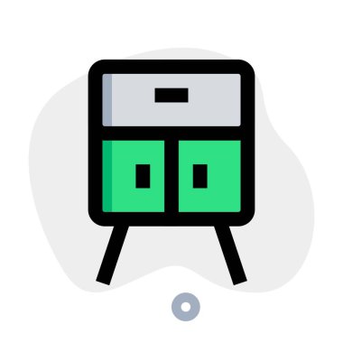 Kabinede birden fazla çekmece var.