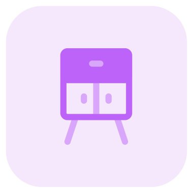 Kabinede birden fazla çekmece var.