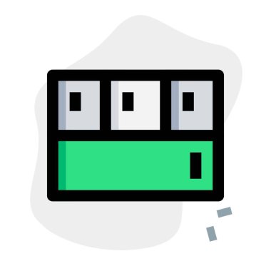 Mutfak deposu için kullanılan kapalı raflar