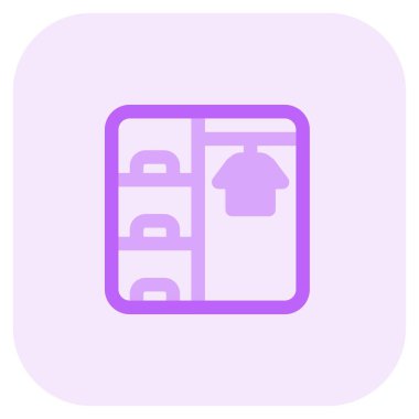 Giysiler dolapta düzenlenir..