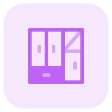 Gardıropta birden fazla dolap var.