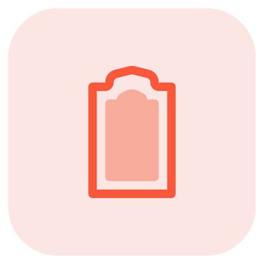 Dekor olarak asılan tam boyutlu fotoğraf çerçevesi.