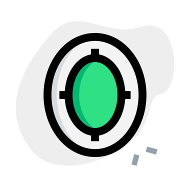 Garip şekilli fotoğraf çerçevesi duvara monte edildi.