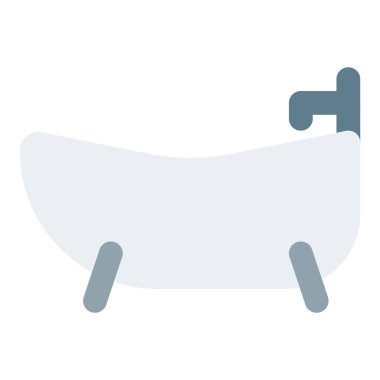 Şık bir küvet, banyo armatürü..