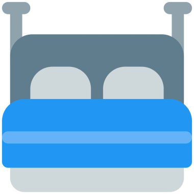 Yastıklı eski tarz büyük bir yatak..