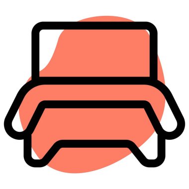 Bir kişi için küçük ahşap yatak.