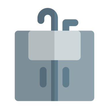 Çiftlik evi lavabosu ve büyük musluğu var..