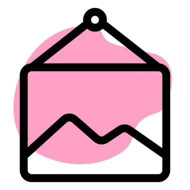 Arkaplan dekoru olarak kullanılan manzara resimleri.