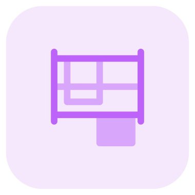 Duvara havlular için metal askı monte edilmiş.