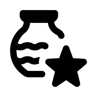 Hediyelik eşya dükkanında çekici seramik vazo.